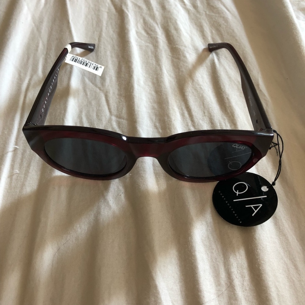 Quay brand new burgundy sunglasses